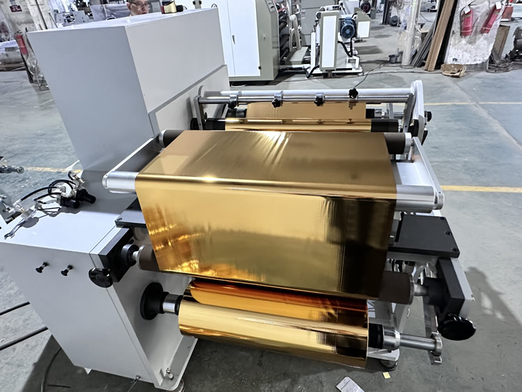 冷燙膜分切機(jī) 冷燙膜分切機(jī)