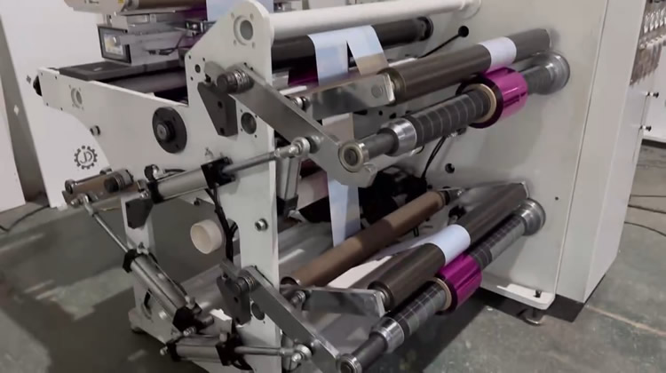 DFQ700型分切機(jī) DFQ700型分切機(jī)