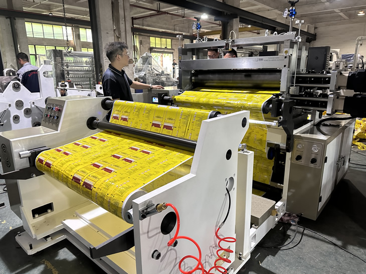 PET易撕線點(diǎn)斷復(fù)卷機(jī) PET易撕線點(diǎn)斷復(fù)卷機(jī)