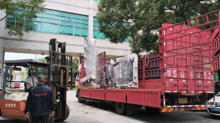 拉線分條機(jī)發(fā)往上?？蛻? /></p></p>
    
      <i>本文標(biāo)簽：</i> <em class=